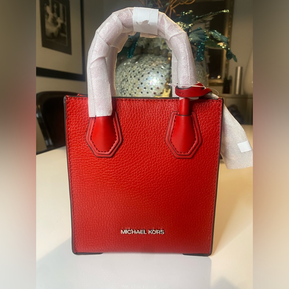 Michael Kors Mercer Small Pebbled Leather Crossbody Bag with silver hardware❤️